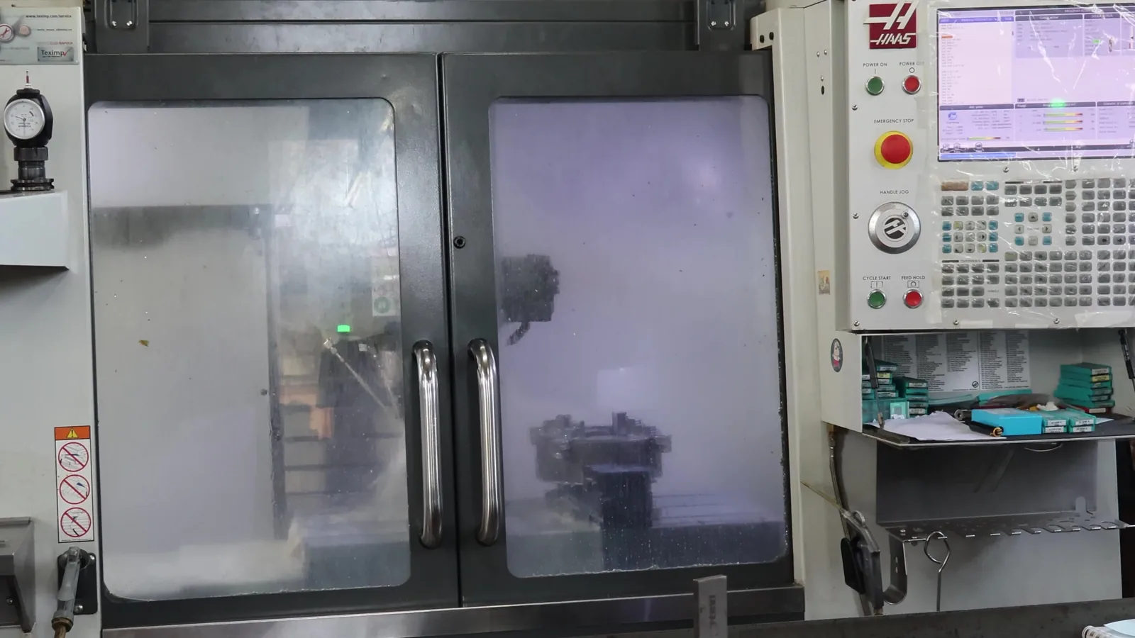 Centru de prelucrare CNC din atelier