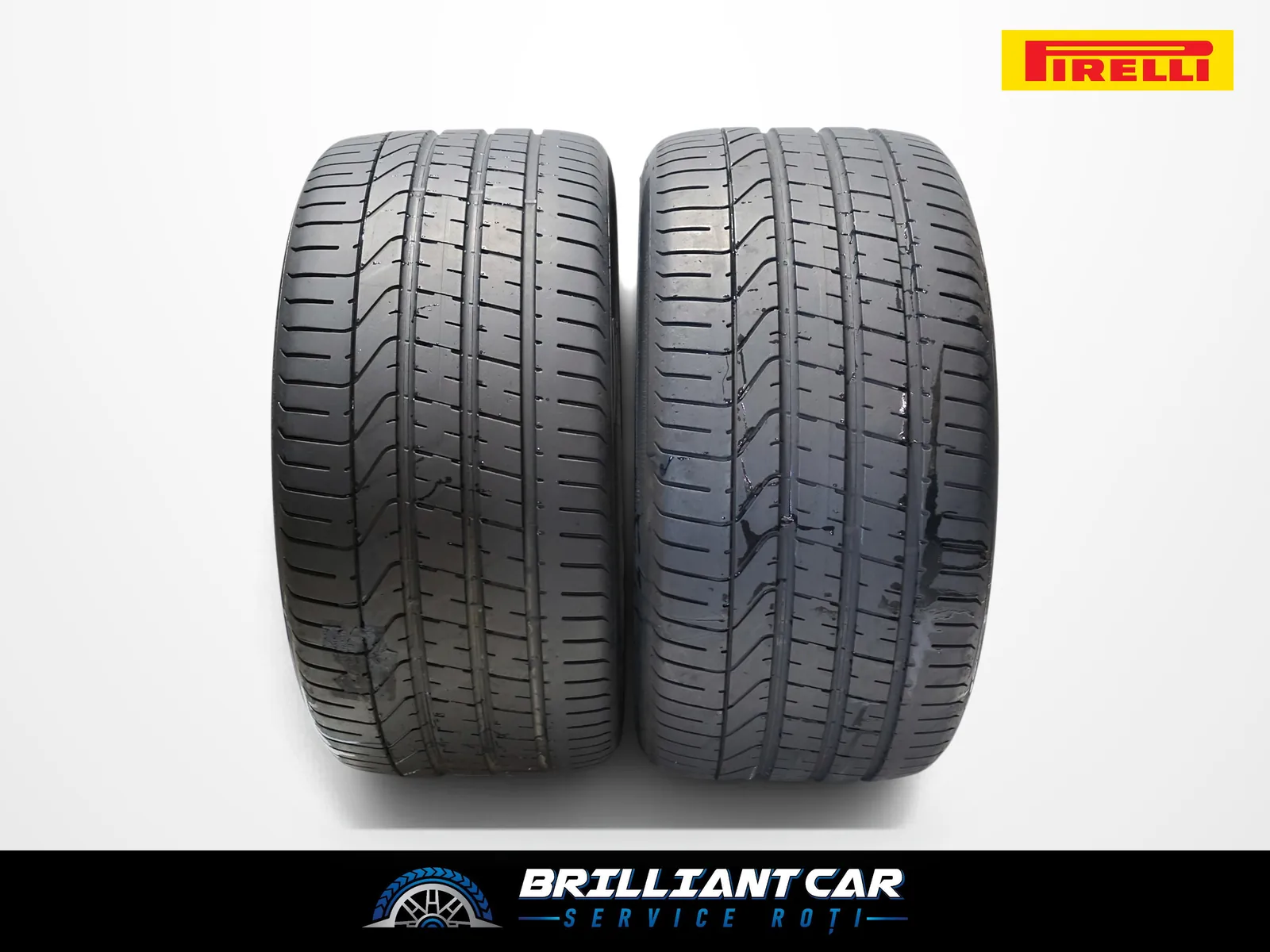 Pereche de anvelope Pirelli pe fundal curat